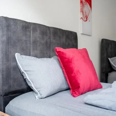 Livemore24 - Space In 24-7 Check-in *